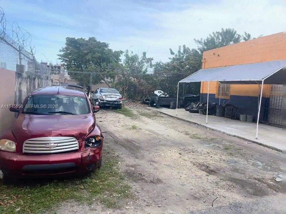 2005 NW 10th Ave, Miami, FL 33127 photo 2