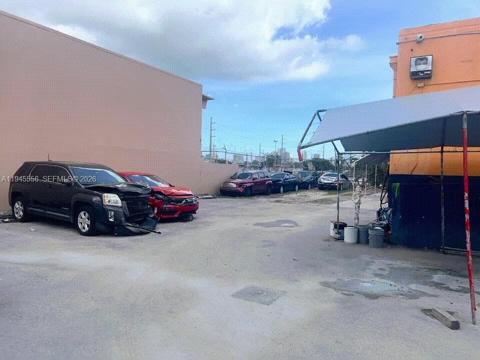 2005 NW 10th Ave, Miami, FL 33127 photo 3
