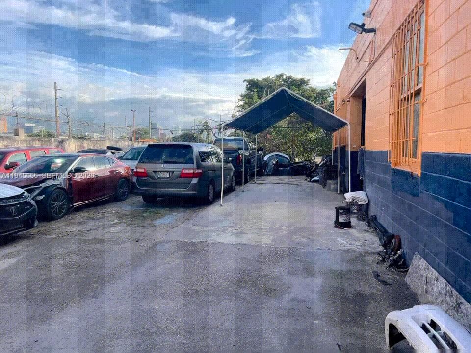 2005 NW 10th Ave, Miami, FL 33127 photo 4
