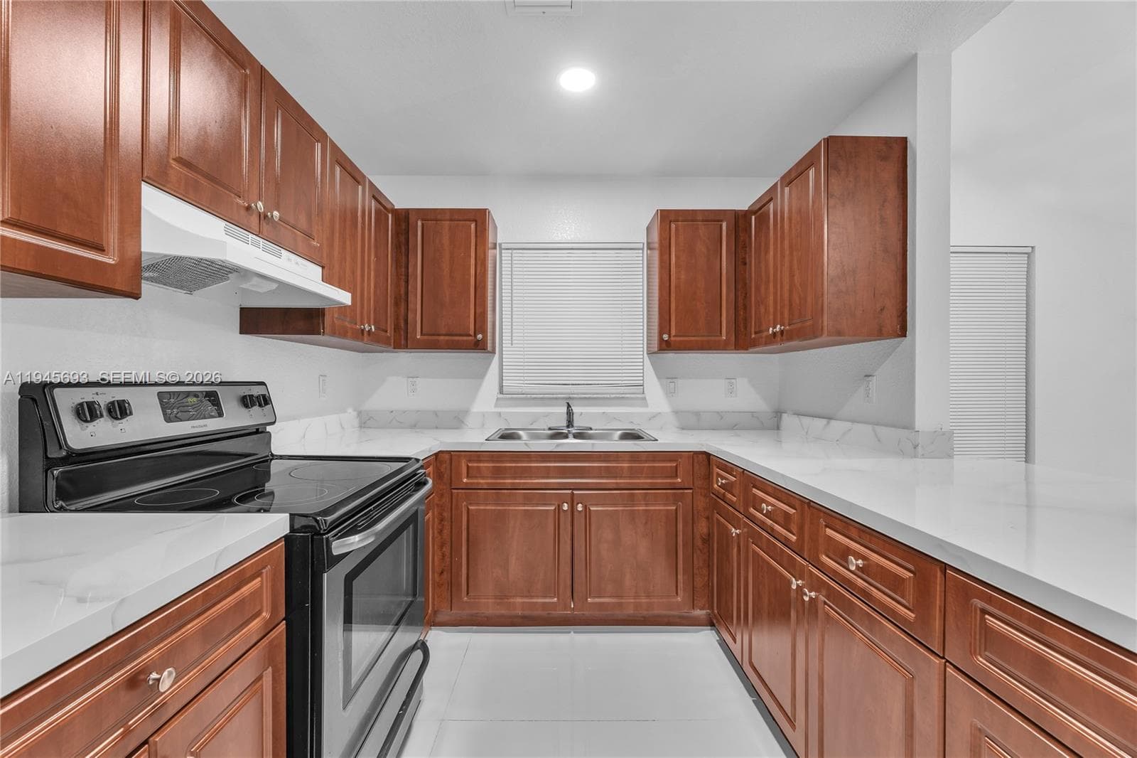 1541 NW 1st Ct, Miami, FL 33136 photo 3