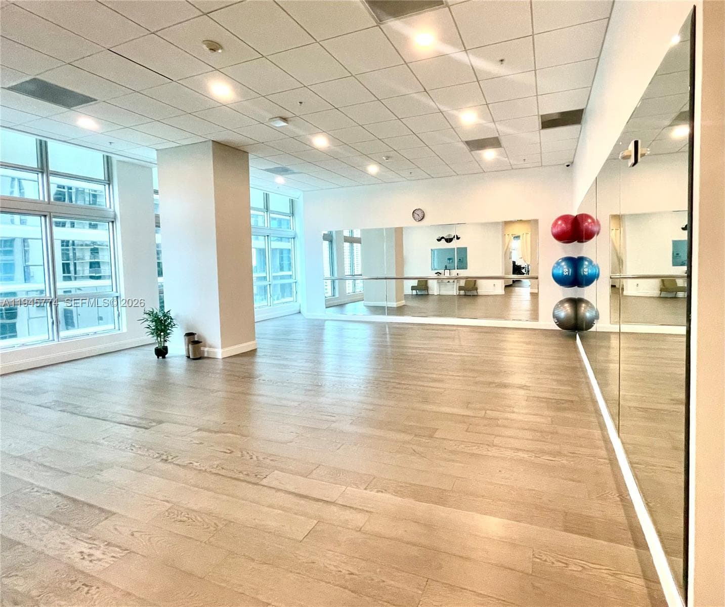 300 S Biscayne Blvd # T-1803, Miami, FL 33131 photo 2