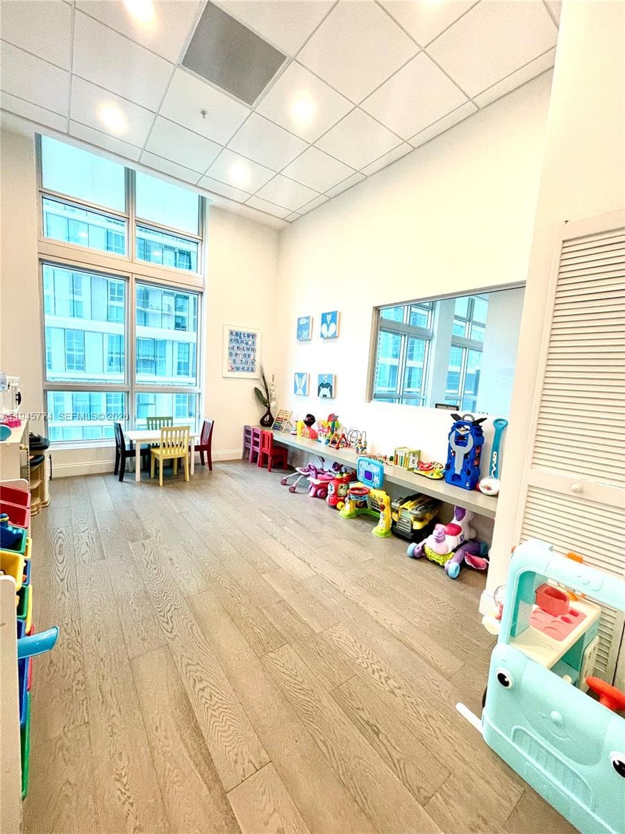300 S Biscayne Blvd # T-1803, Miami, FL 33131 photo 4