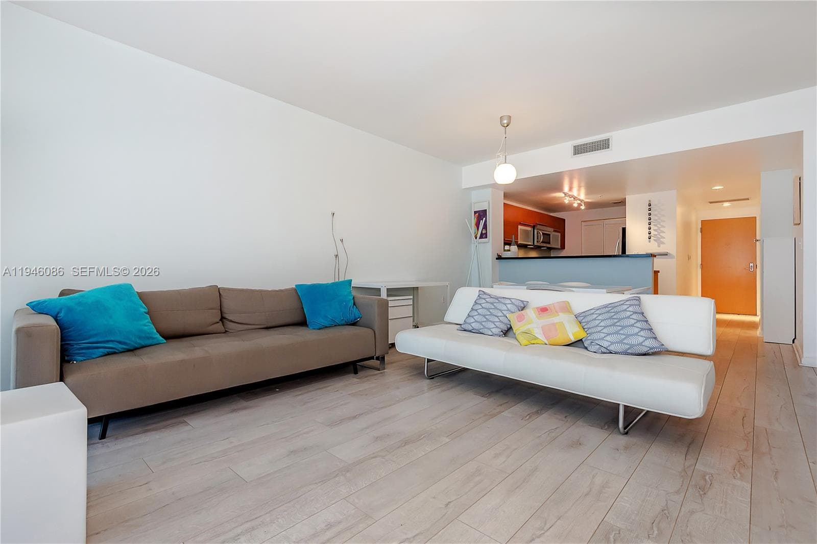 253 NE 2nd St # 907, Miami, FL 33132 photo 2