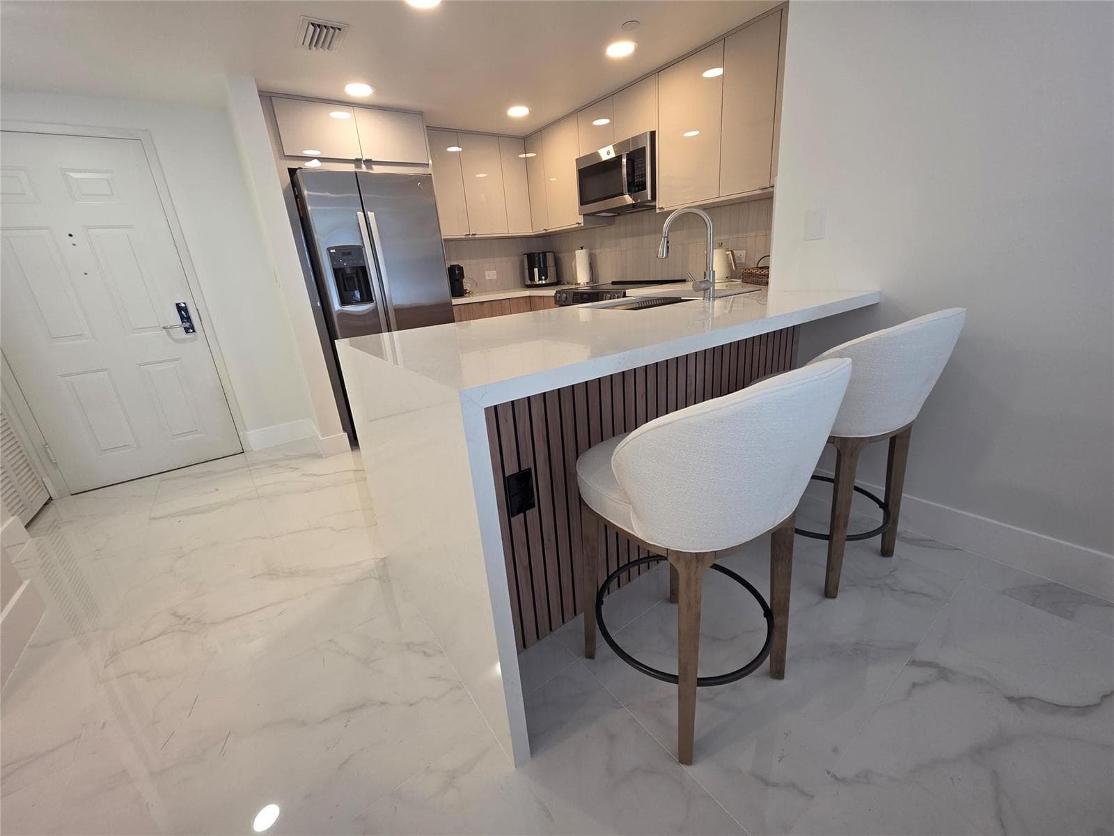 19501 W Country Club Drive # 2306, Aventura, FL 33180 photo 5