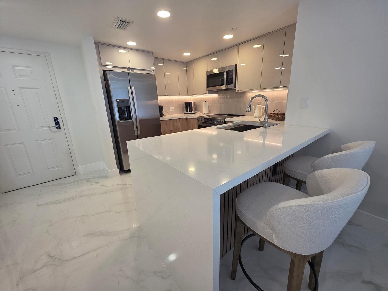 19501 W Country Club Drive # 2306, Aventura, FL 33180 photo 4