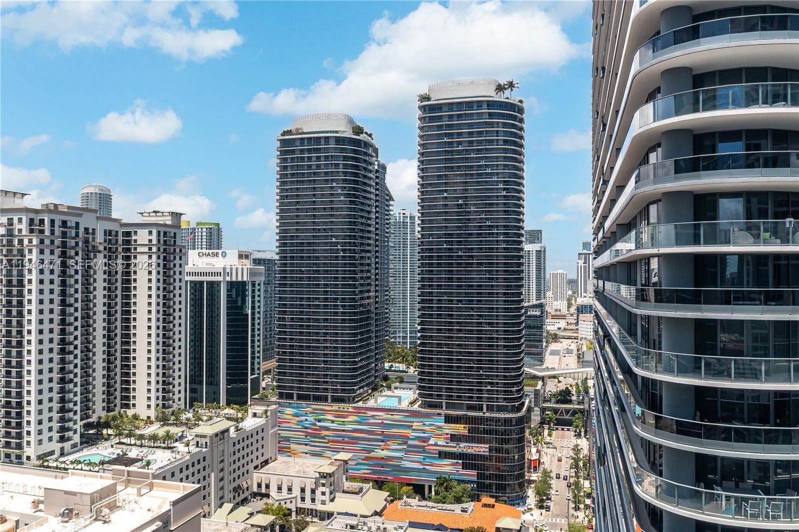 45 SW 9th St # 1205, Miami, FL 33130 photo 2