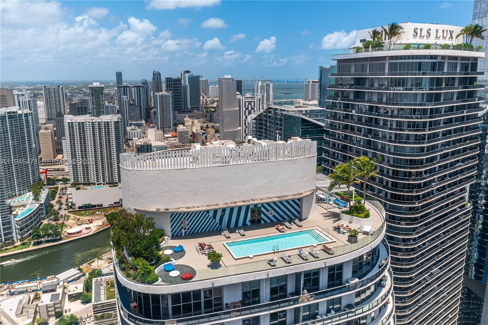 45 SW 9th St # 1205, Miami, FL 33130 photo 5