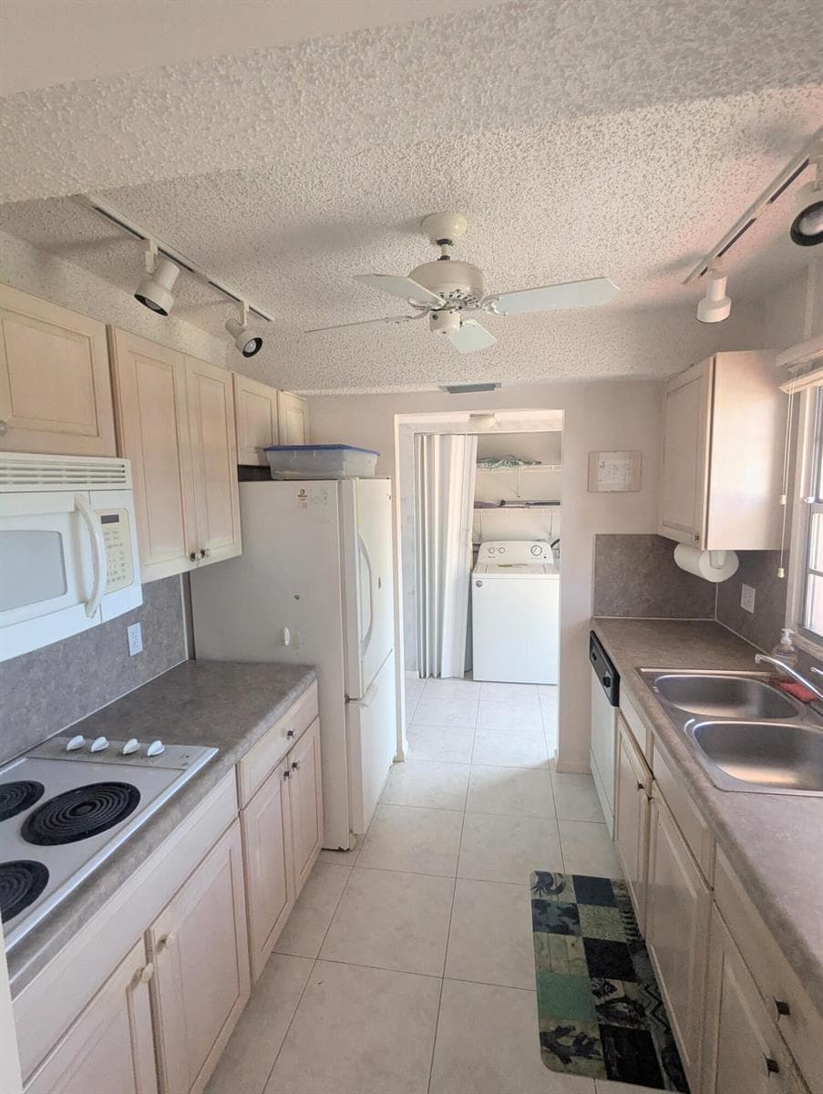 2 Golfs Edge # D, West Palm Beach, FL 33417 photo 2