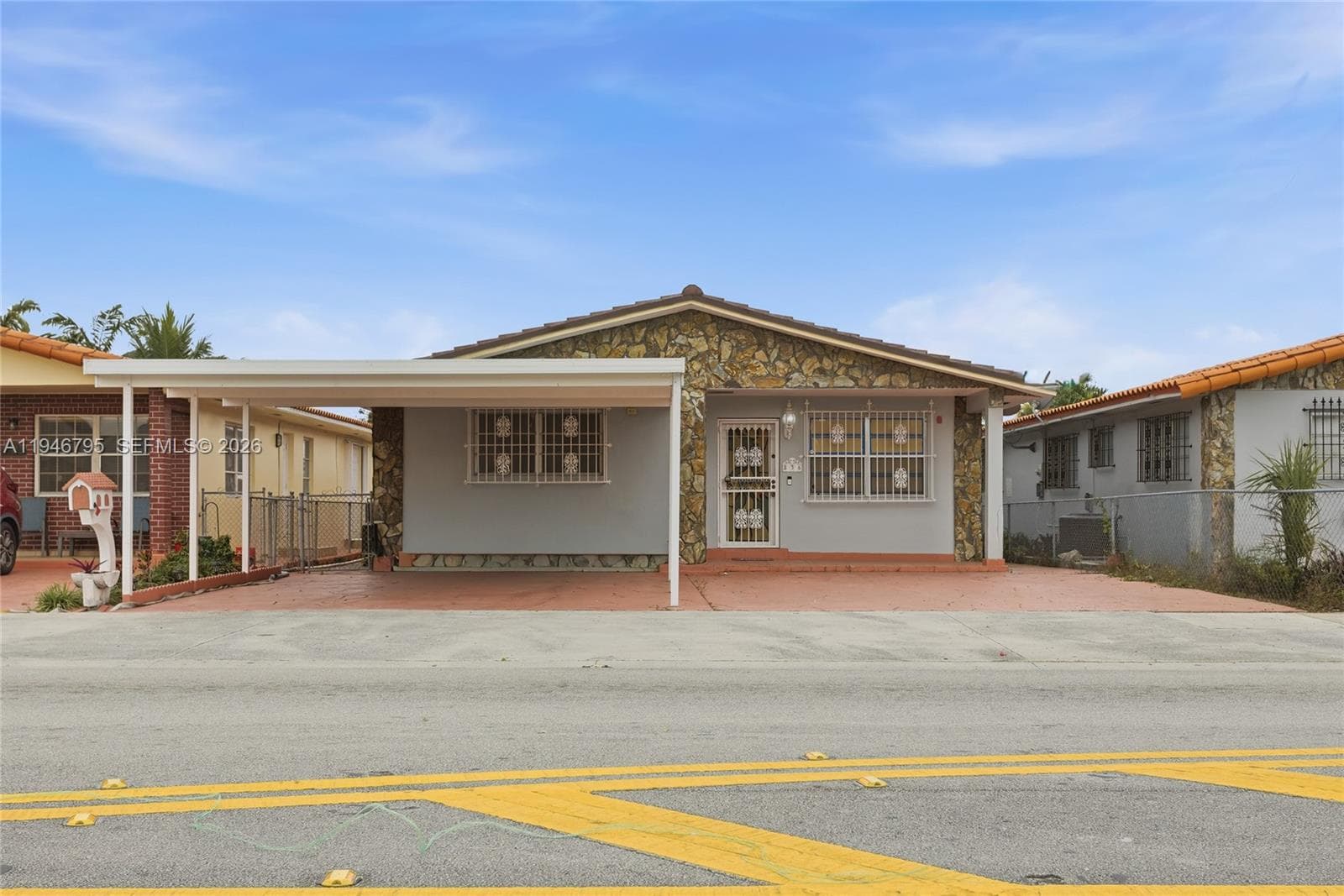 836 W 37th St, Hialeah, FL 33012