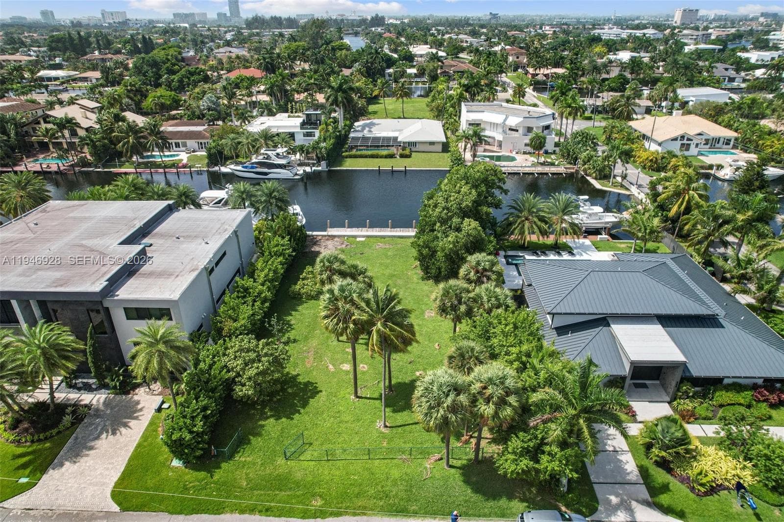 606 Palm Dr, Hallandale Beach, FL 33009 photo 2