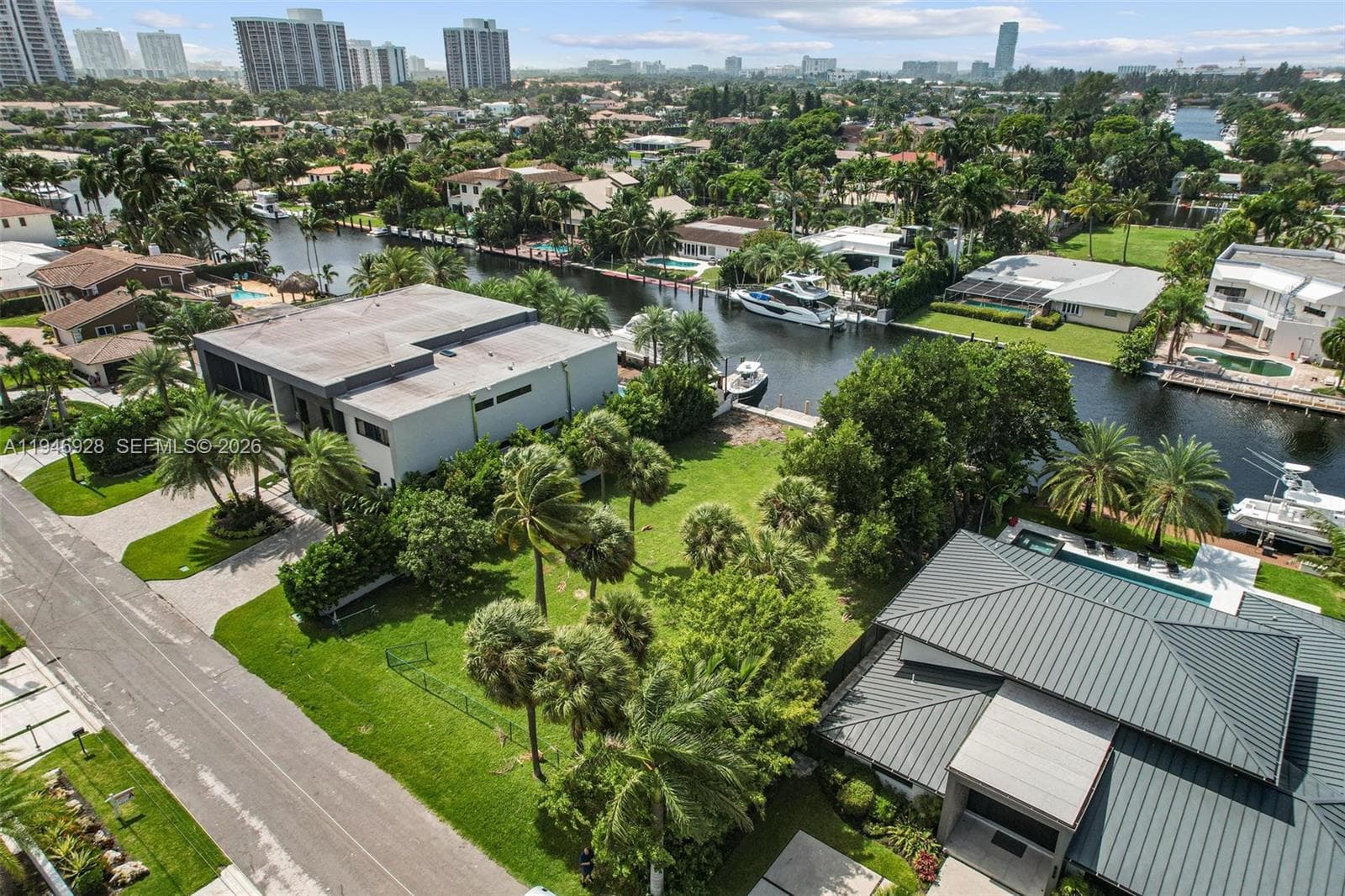 606 Palm Dr, Hallandale Beach, FL 33009 photo 3