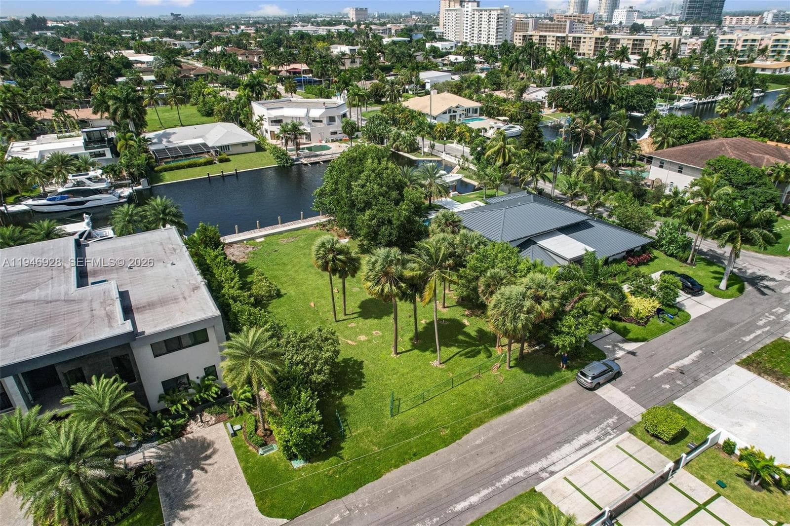 606 Palm Dr, Hallandale Beach, FL 33009 photo 4