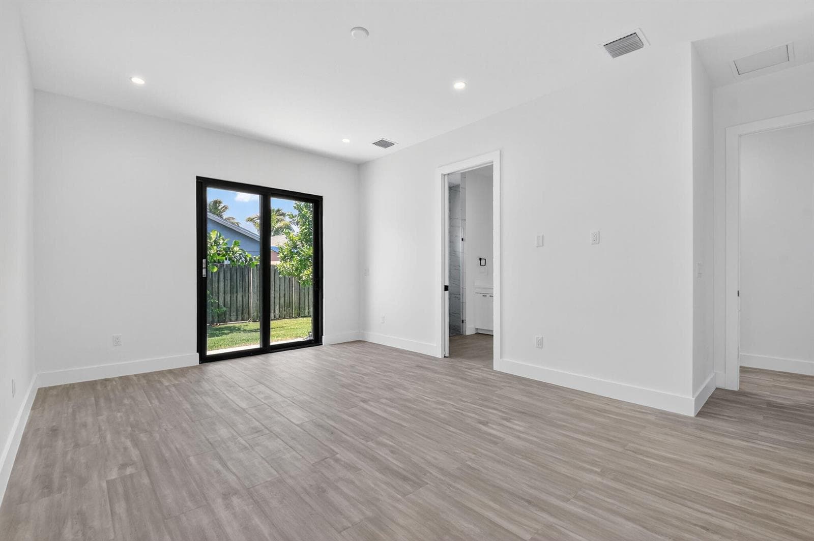 3920 Espan Court, Palm Springs, FL 33461 photo 4