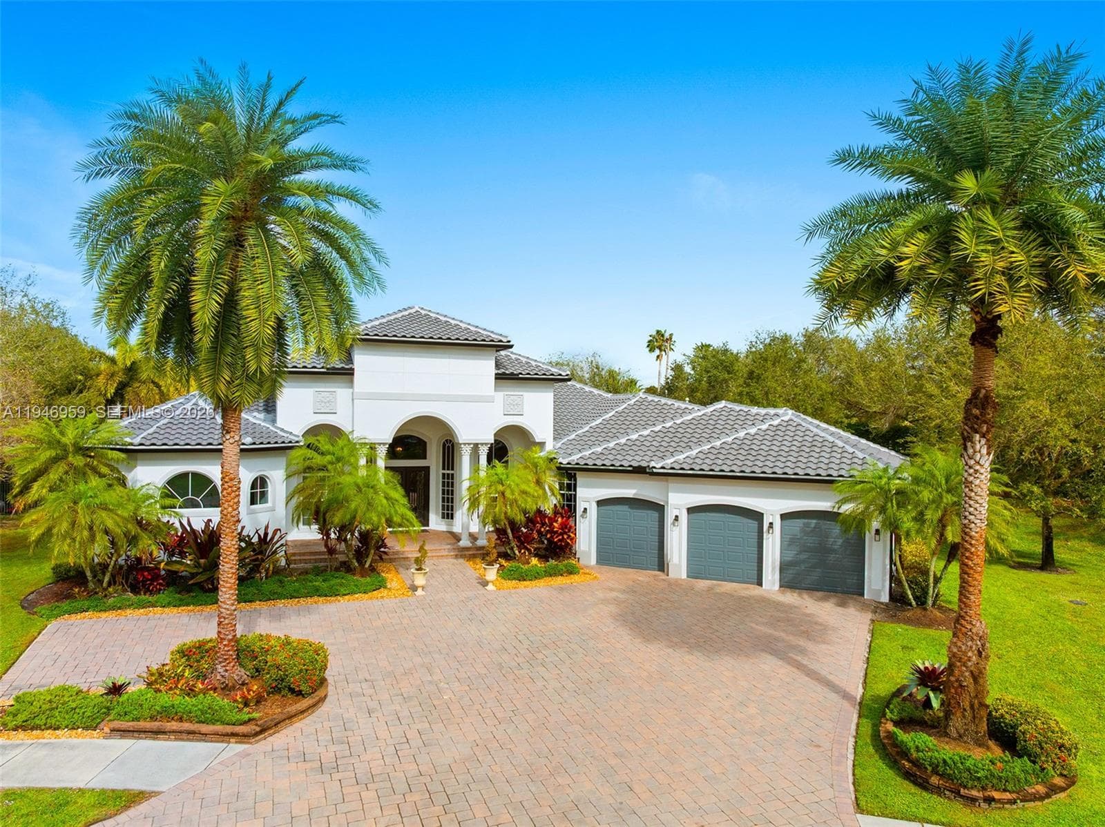 12401 N Stonebrook Cir, Davie, FL 33330 photo 2