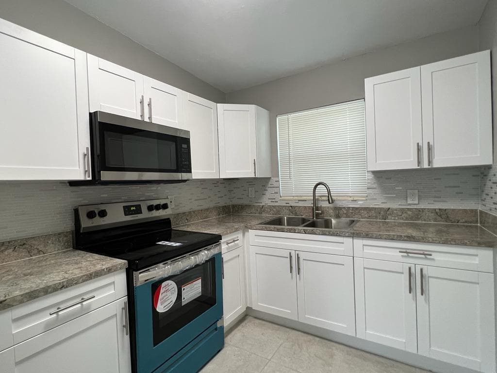 3990 Plum Tree Drive, Lake Worth, FL 33462 photo 2