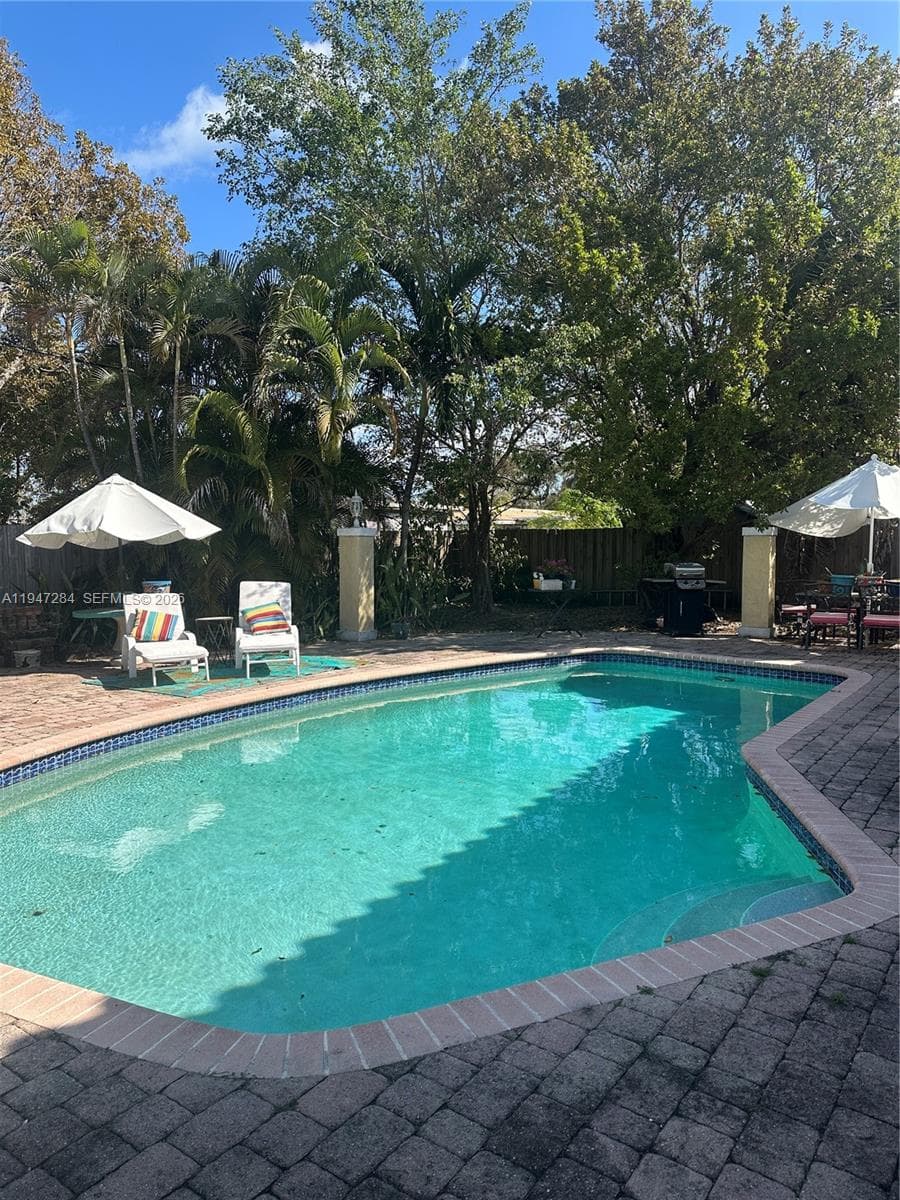 2501 NE 22nd St, Pompano Beach, FL 33062 photo 2