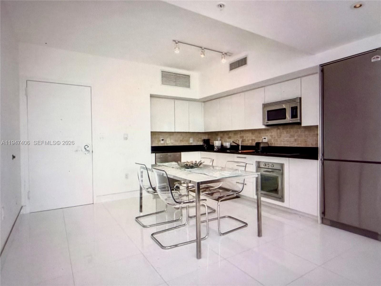 92 SW 3rd St # 4309, Miami, FL 33130 photo 3
