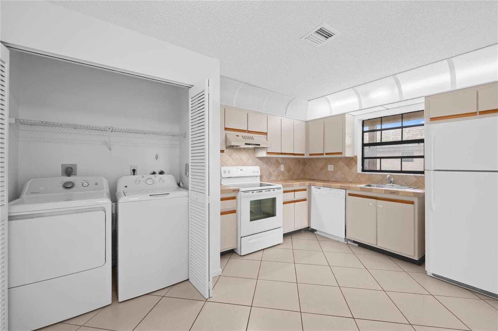 3574 NW 95th Terrace # 8q, Fort Lauderdale, FL 33351 photo 3