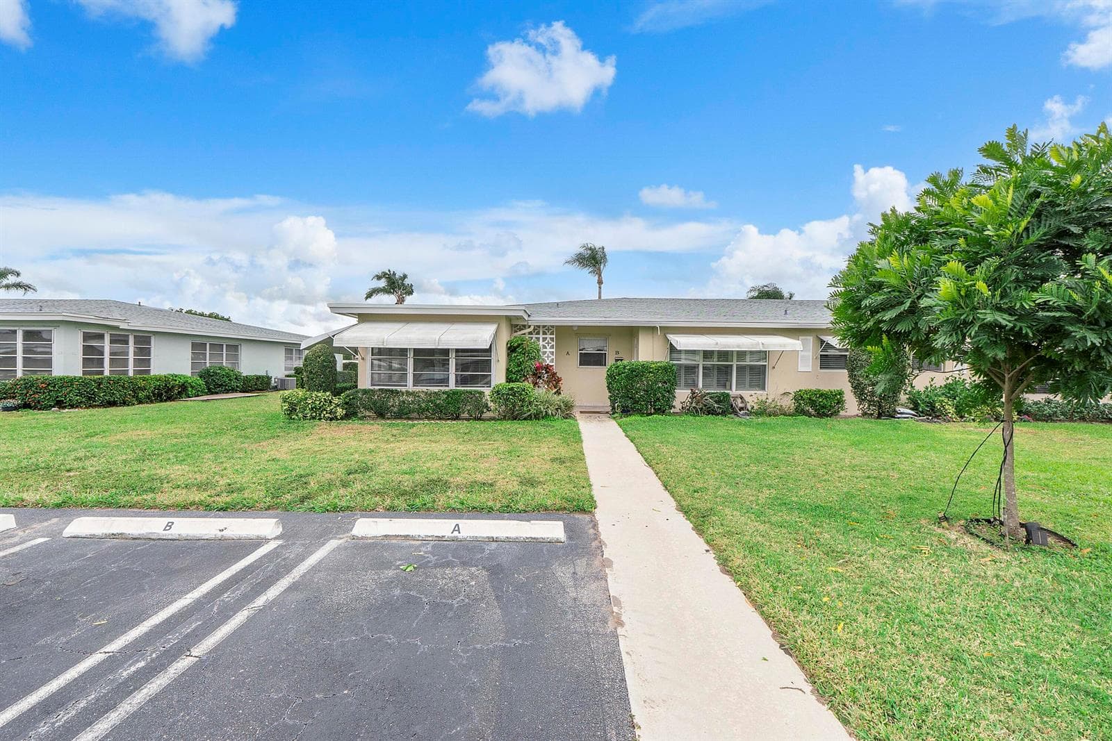 212 High Point Terrace W # A, Delray Beach, FL 33445 photo 2