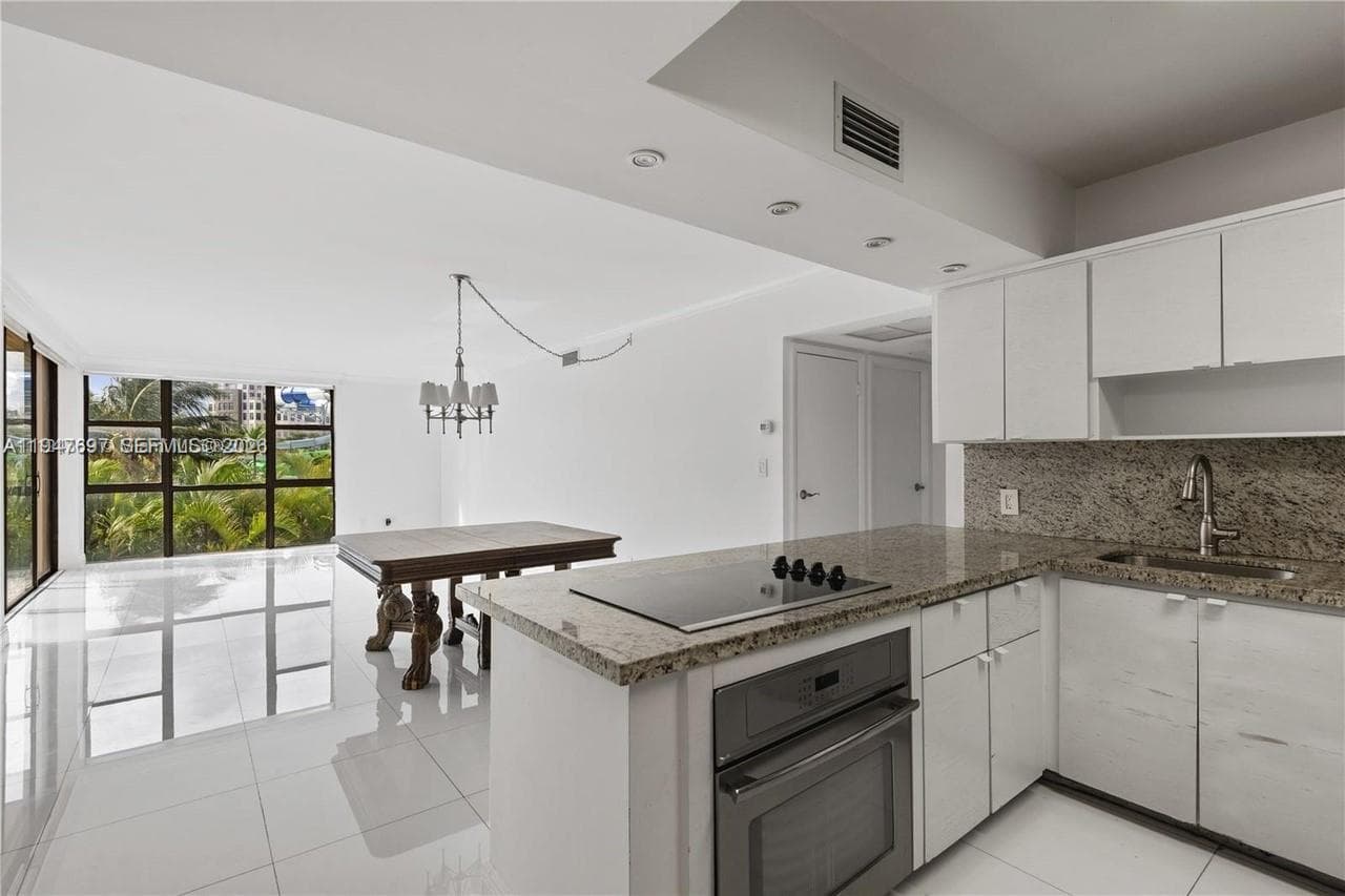 20335 W Country Club Dr # 209, Aventura, FL 33180 photo 4