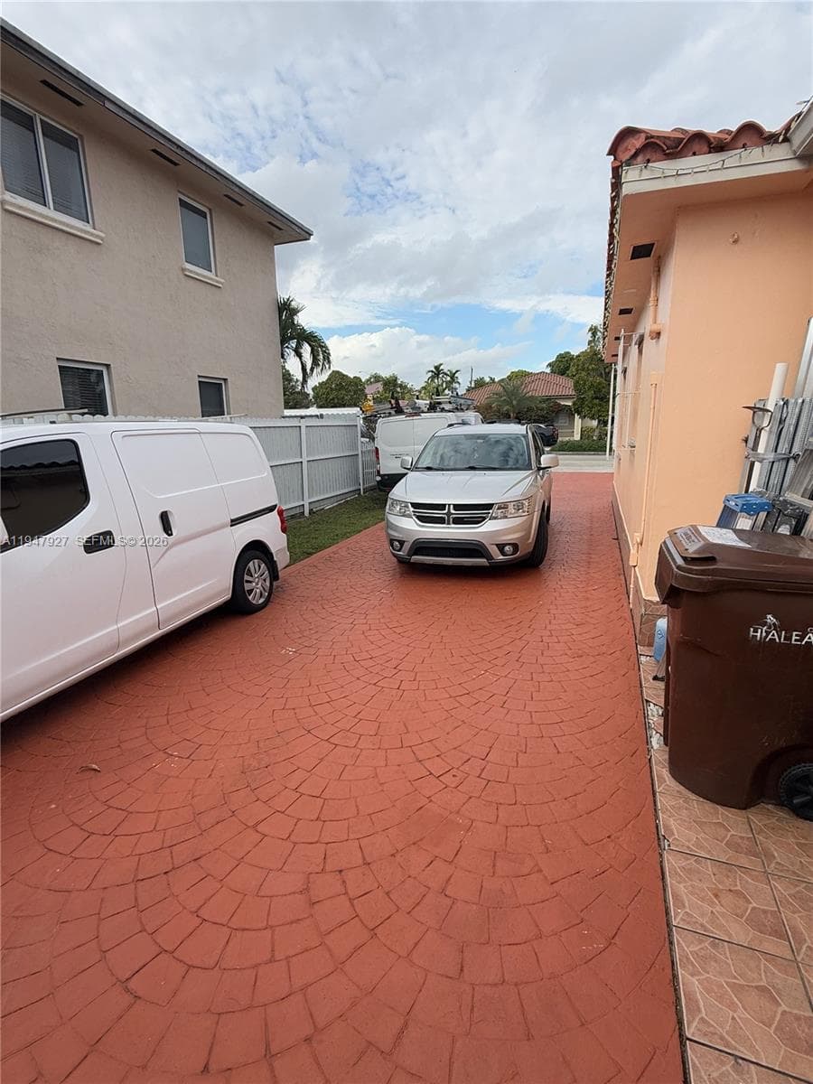 380 W 41st St, Hialeah, FL 33012 photo 4