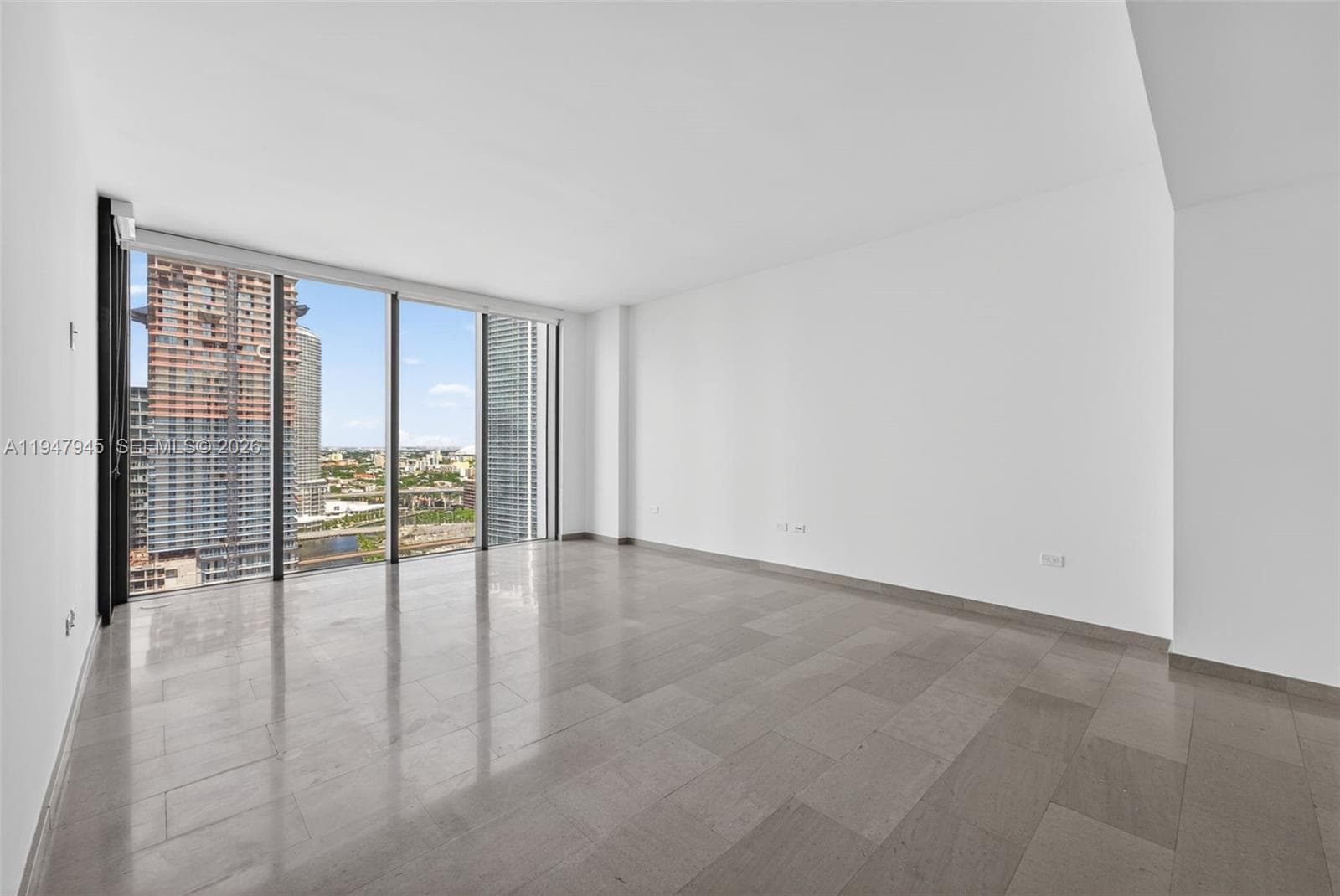 68 SE 6th St # 2110, Miami, FL 33131 photo 2