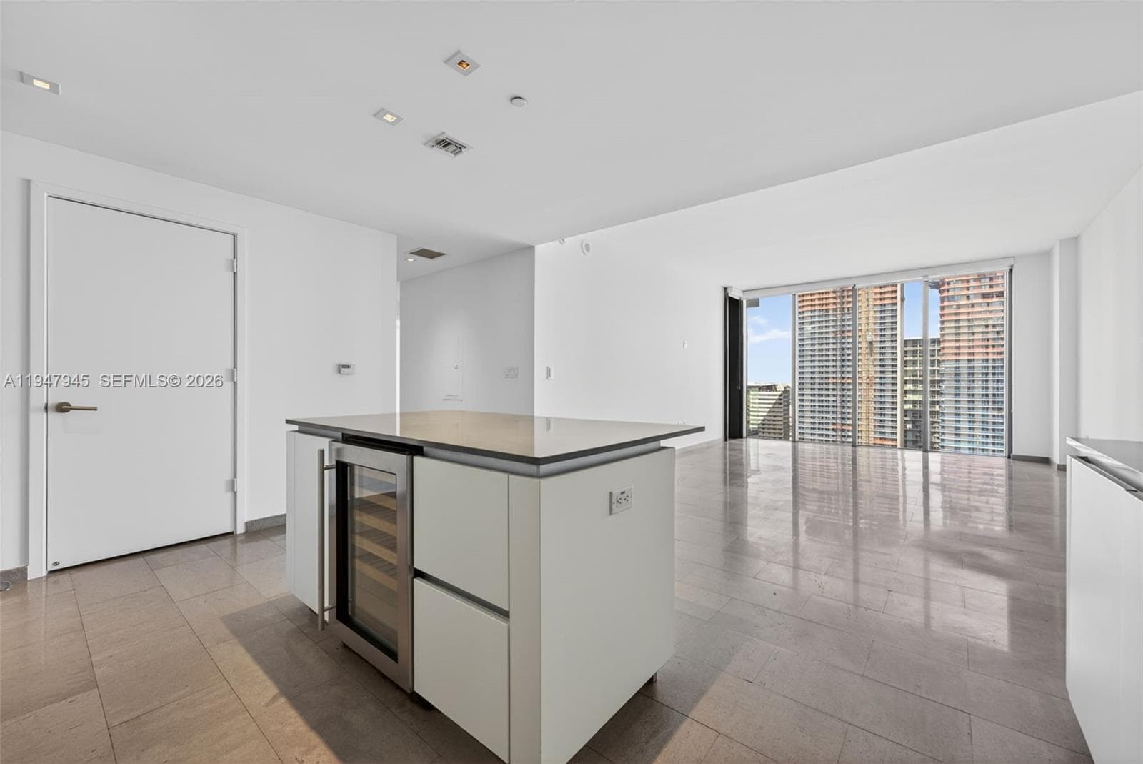 68 SE 6th St # 2110, Miami, FL 33131 photo 5