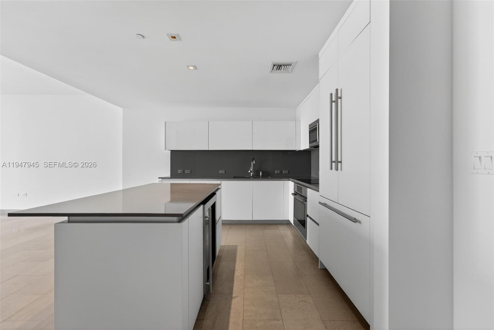 68 SE 6th St # 2110, Miami, FL 33131 photo 4
