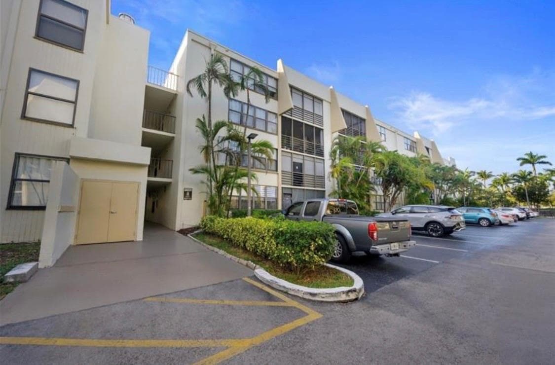 20441 NE 30th Avenue # 218-9, Miami, FL 33180 photo 2