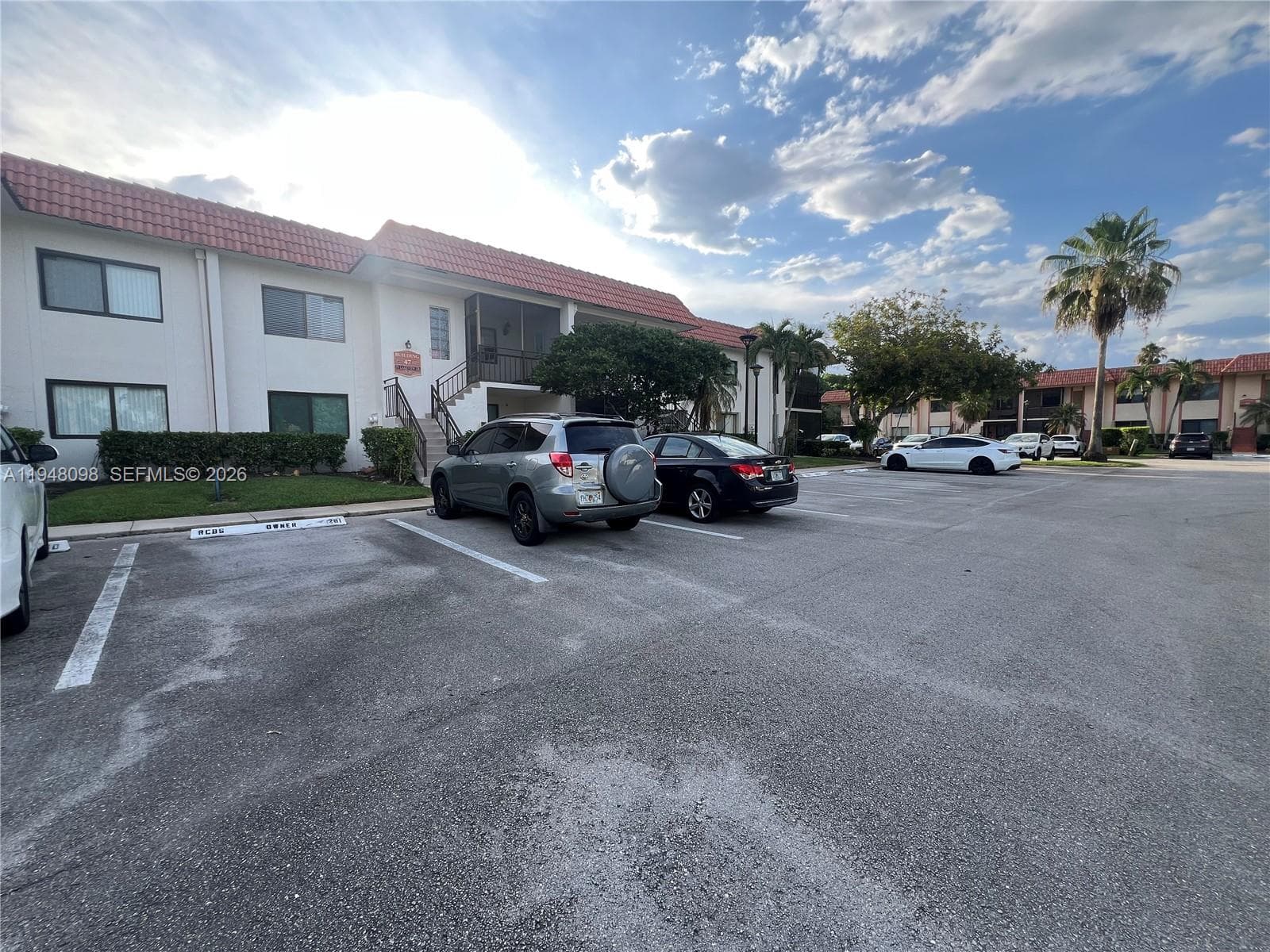 379 Lakeview Dr # 205, Weston, FL 33326 photo 2