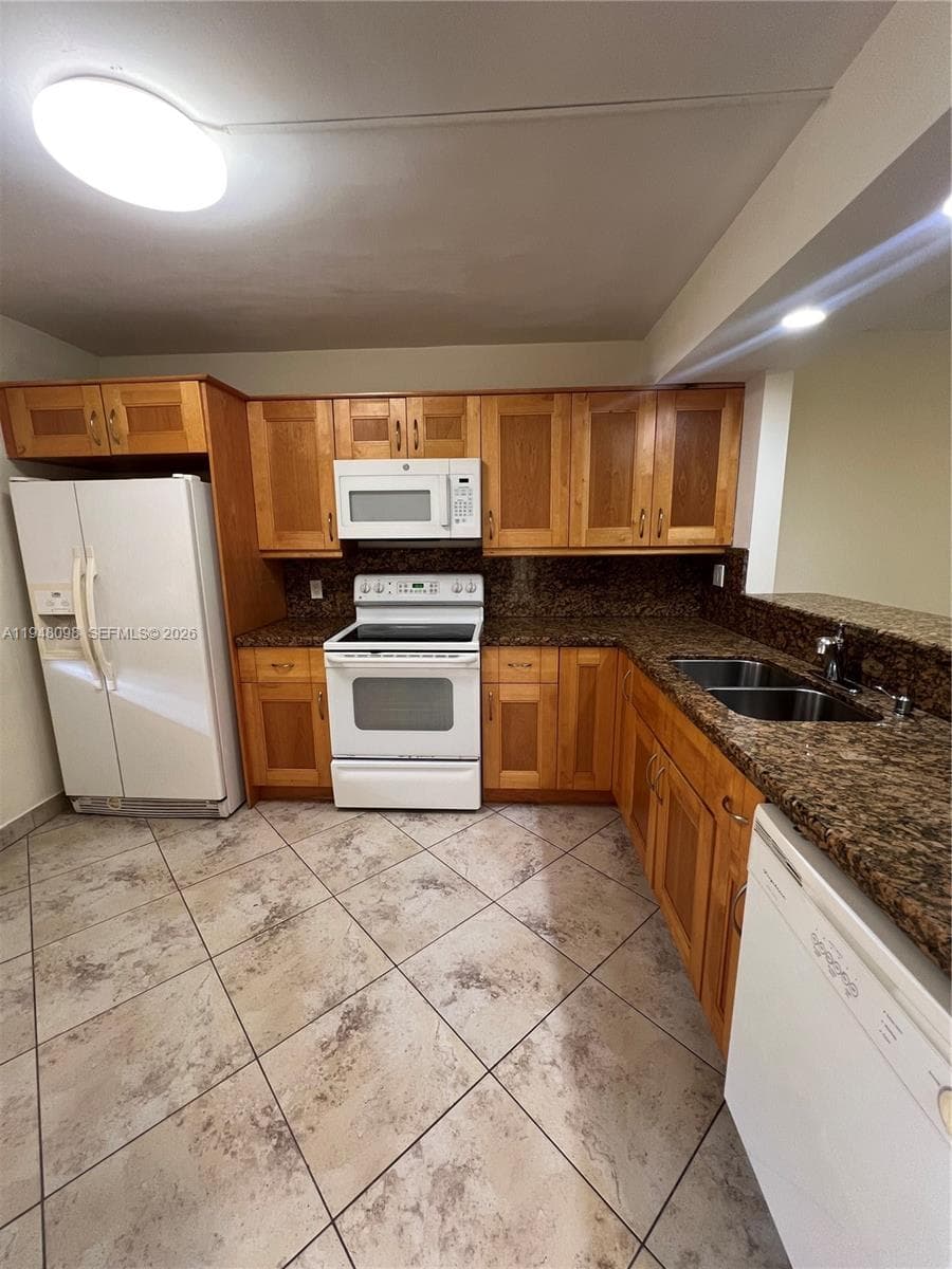379 Lakeview Dr # 205, Weston, FL 33326 photo 5
