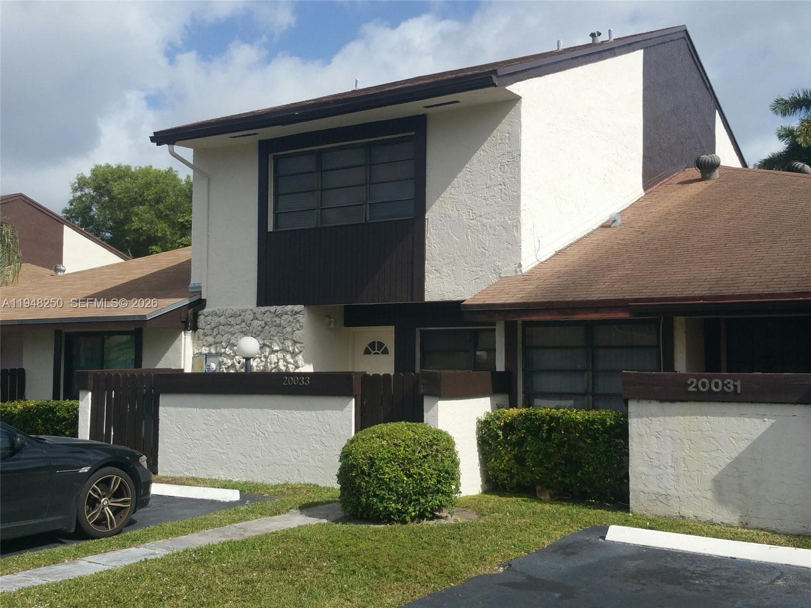 20033 NE 2nd Pl, Miami, FL 33179 photo 2