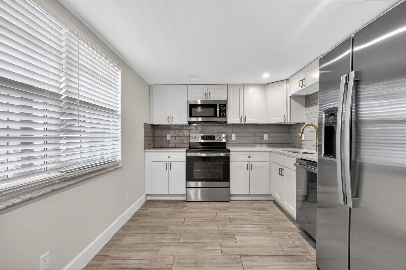 545 Oaks Lane # 409, Pompano Beach, FL 33069 photo 3