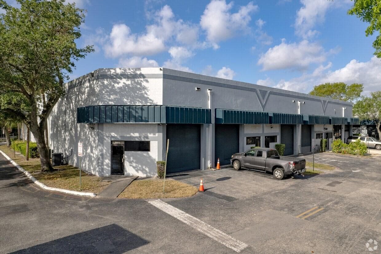6741 W Sunrise Boulevard, Plantation, FL 33313