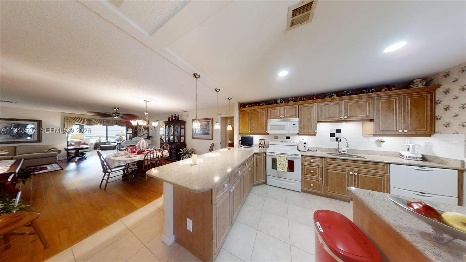 1527 Edgewater Circle, Fort Myers, FL 33919 photo 2