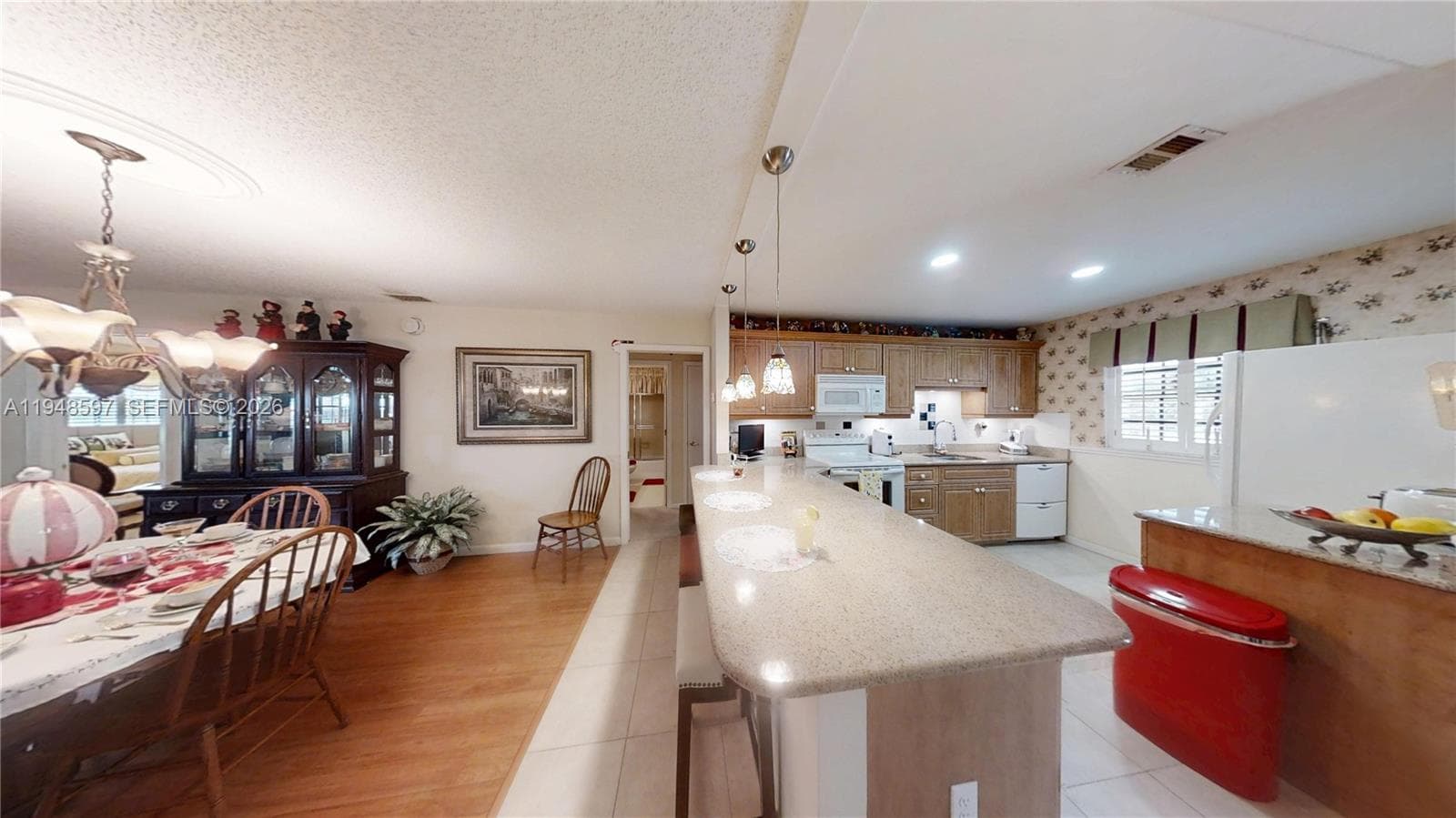 1527 Edgewater Circle, Fort Myers, FL 33919 photo 3