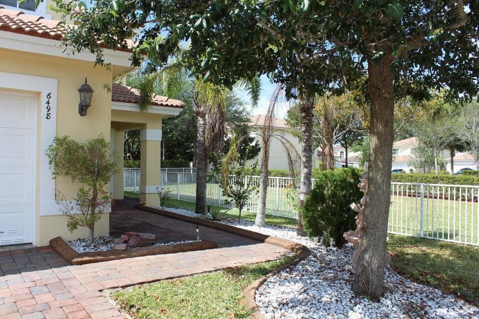 6498 Adriatic Way, West Palm Beach, FL 33413 photo 2