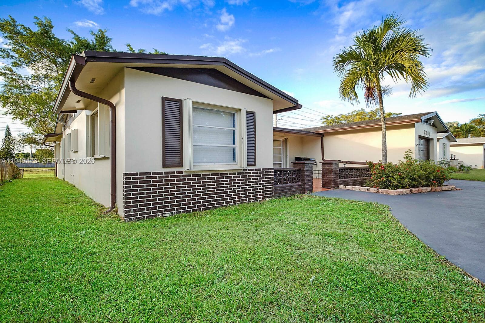 2210 NW 91st Ter, Pembroke Pines, FL 33024 photo 2