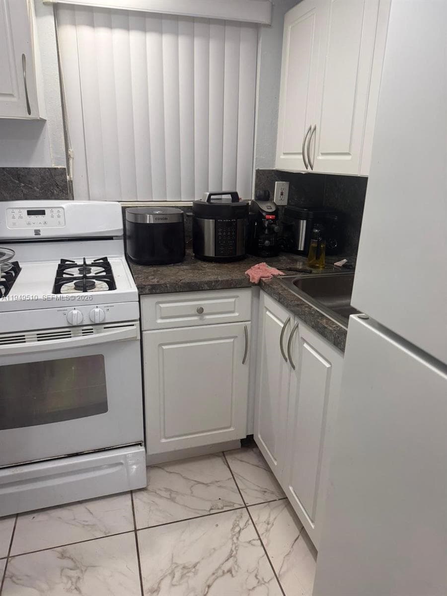 350 E 21st St # 108, Hialeah, FL 33010