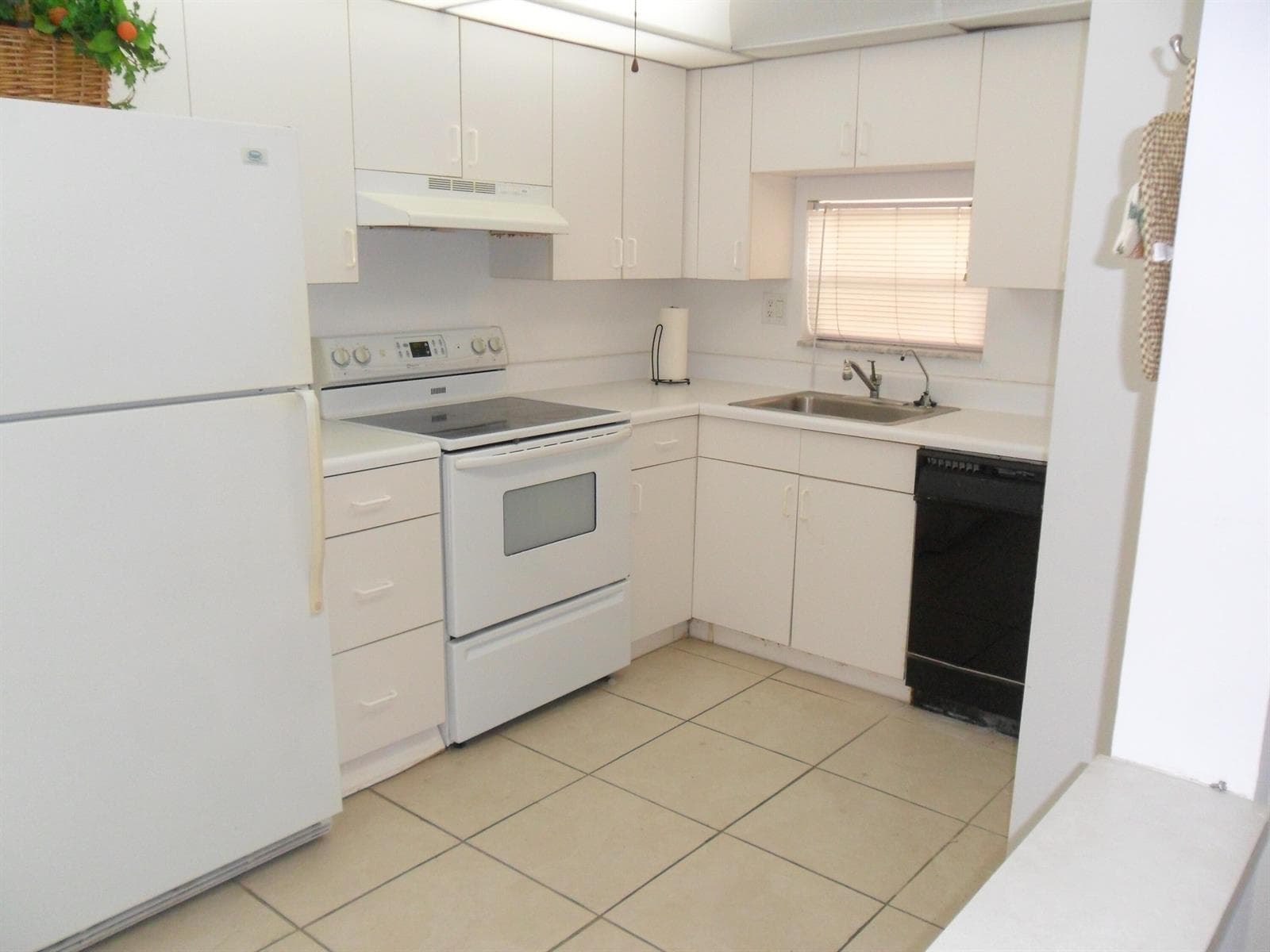 681 S Hollybrook Drive # 105, Pembroke Pines, FL 33025 photo 4