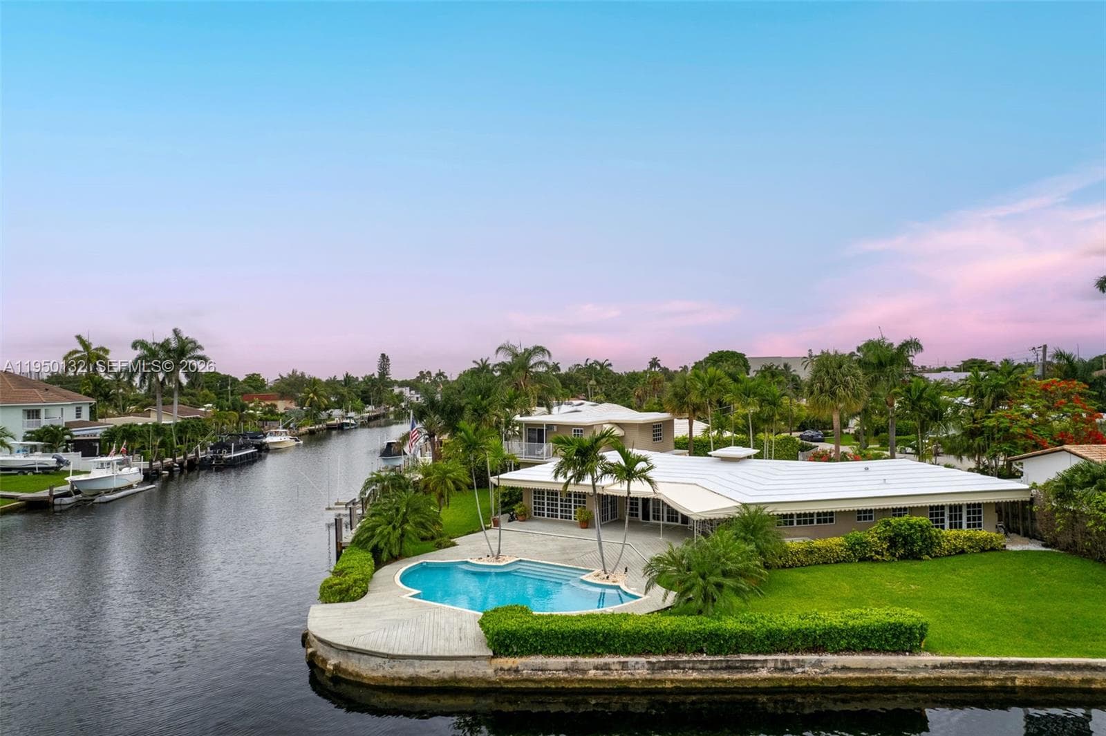 2130 NE 15th St, Fort Lauderdale, FL 33304 photo 2