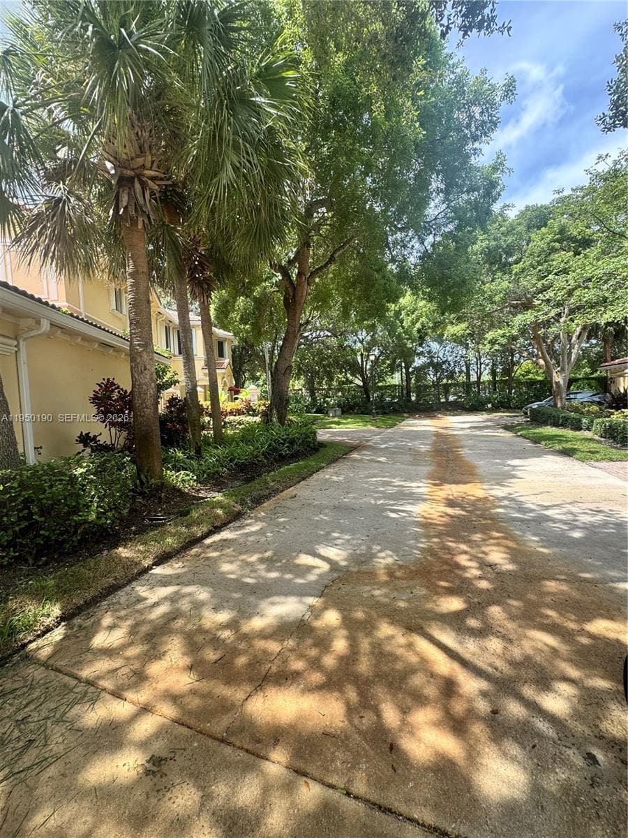 1659 Passion Vine Cir # 18-4, Weston, FL 33326 photo 3