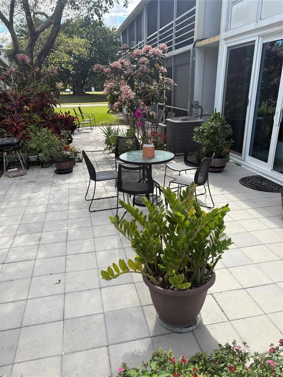 211 N Oakridge # 211, Deerfield Beach, FL 33442 photo 5