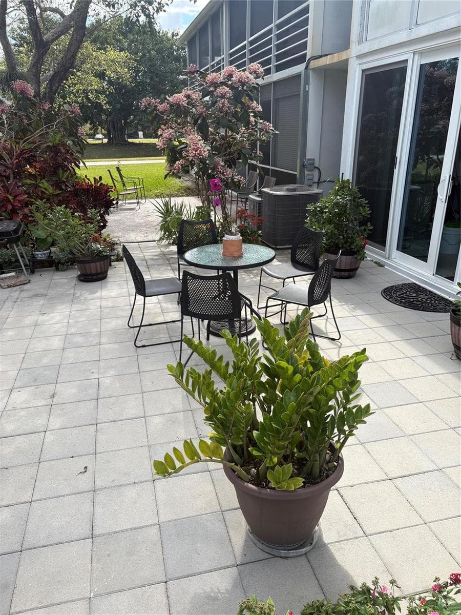 211 N Oakridge # 211, Deerfield Beach, FL 33442 photo 4