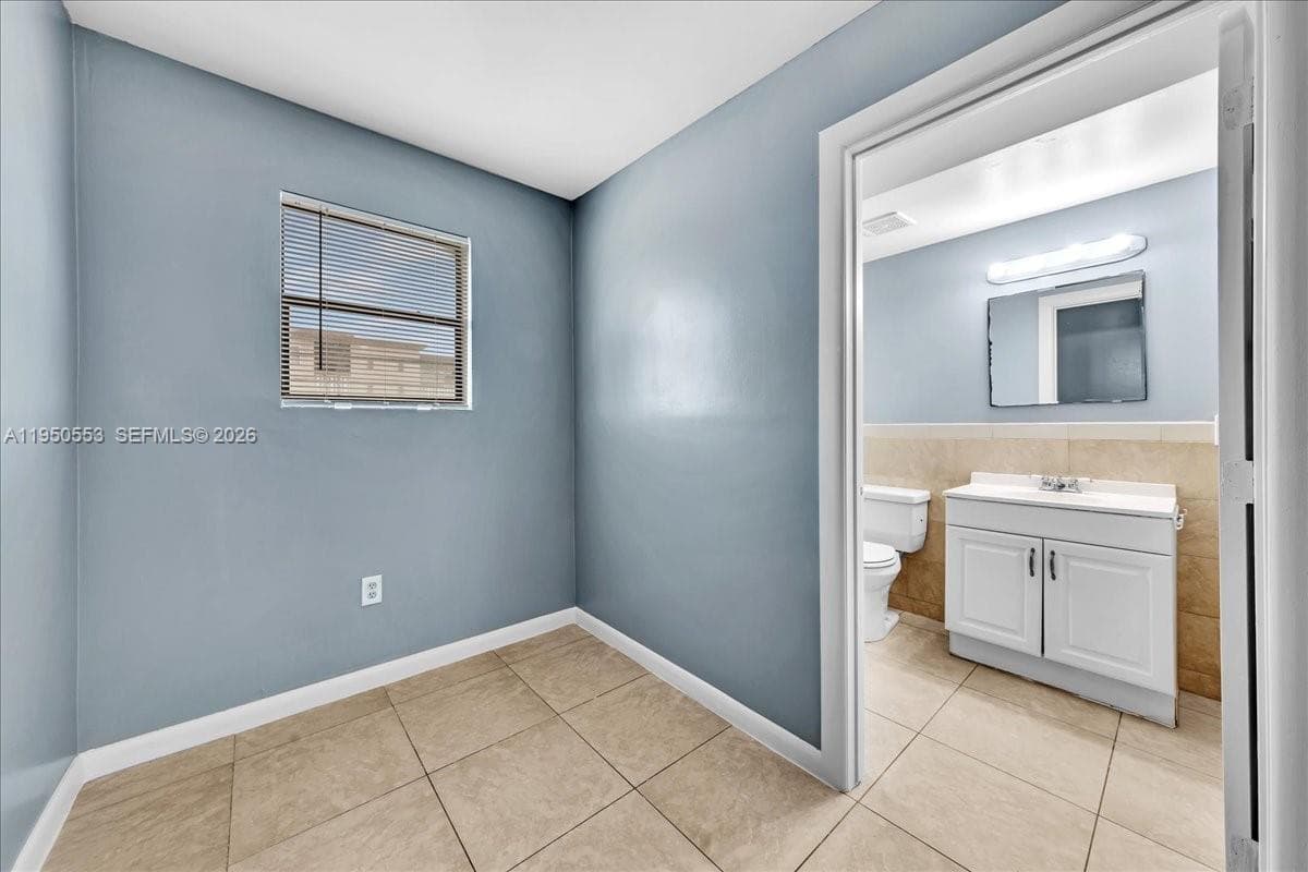 365 NW 8th St # 202, Miami, FL 33136 photo 5