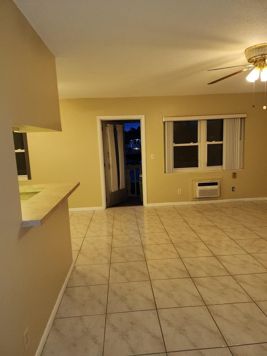 239 Coventry J, West Palm Beach, FL 33417 photo 2