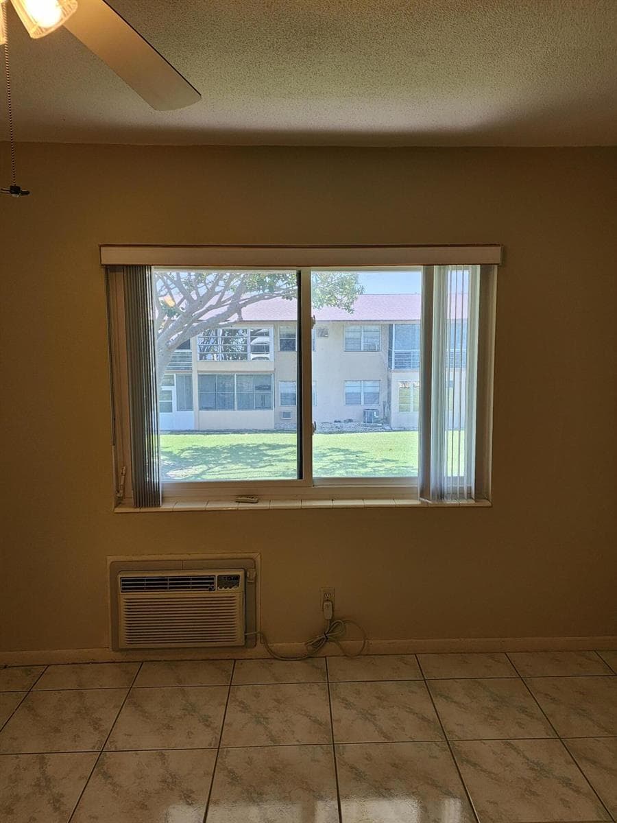 239 Coventry J, West Palm Beach, FL 33417 photo 4