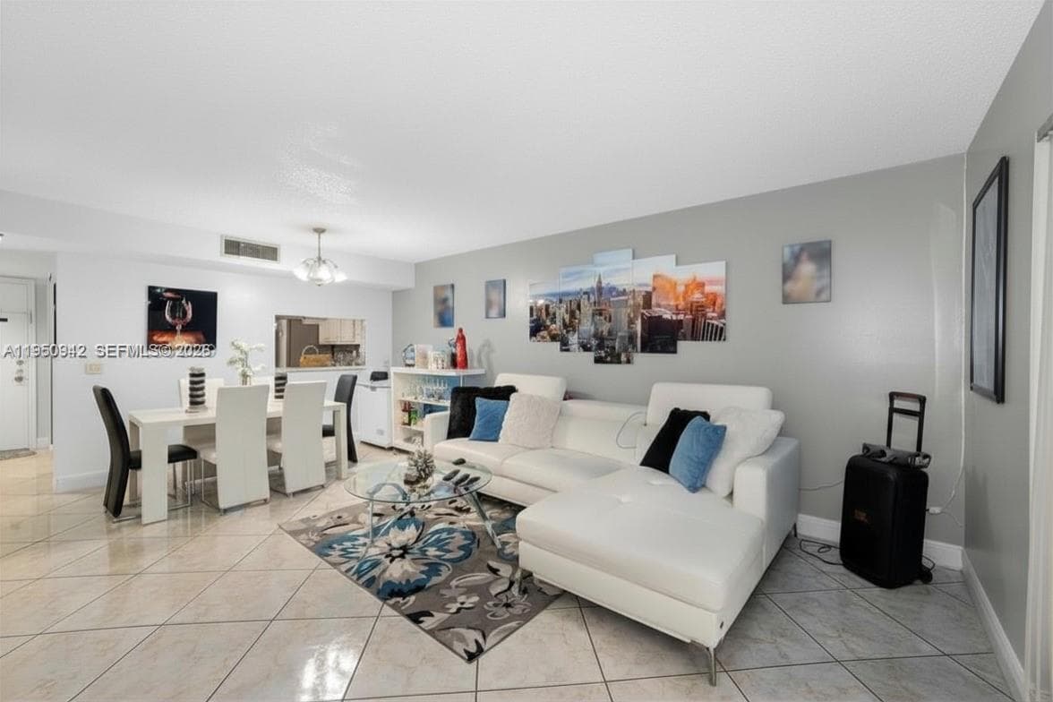 8415 SW 107th Ave # 323W, Miami, FL 33173 photo 2
