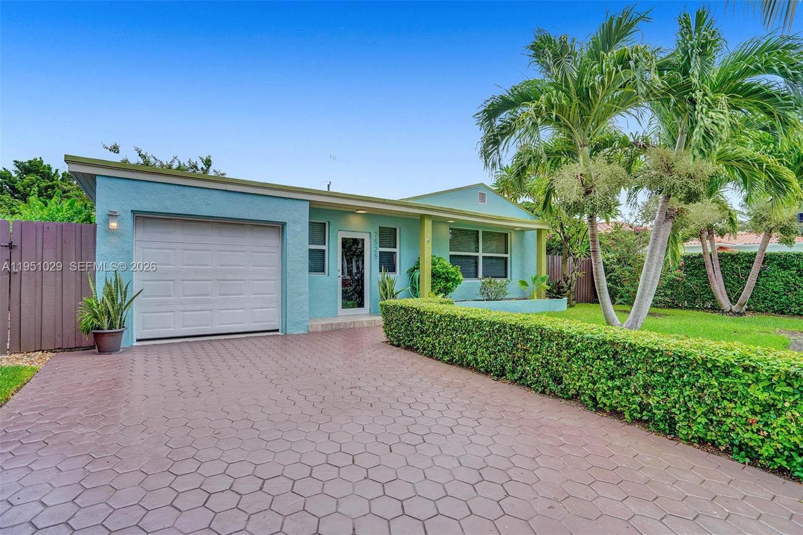 7525 W Treasure Dr, North Bay Village, FL 33141 photo 2