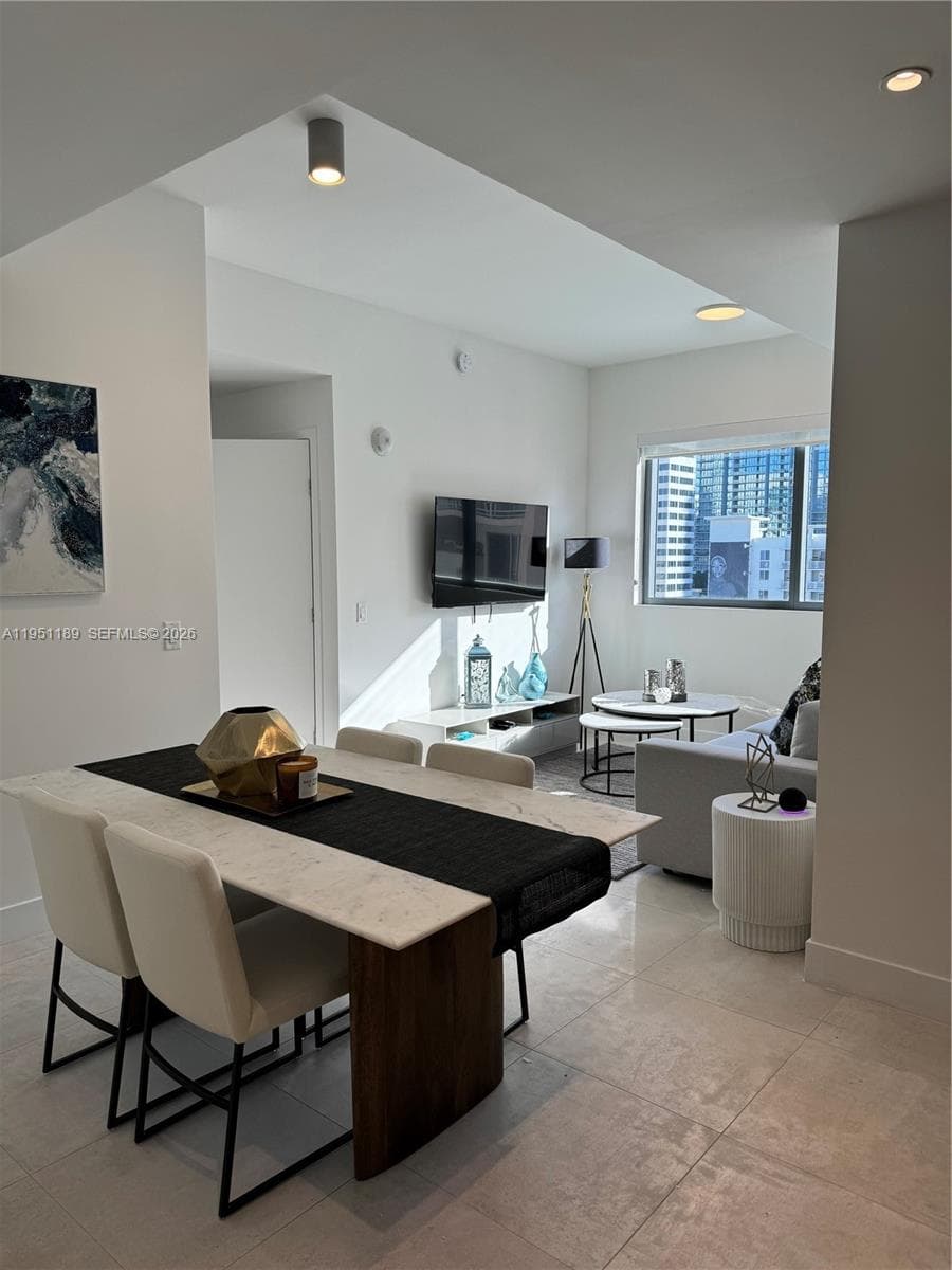 239 SW 9th St # 1405, Miami, FL 33130 photo 2